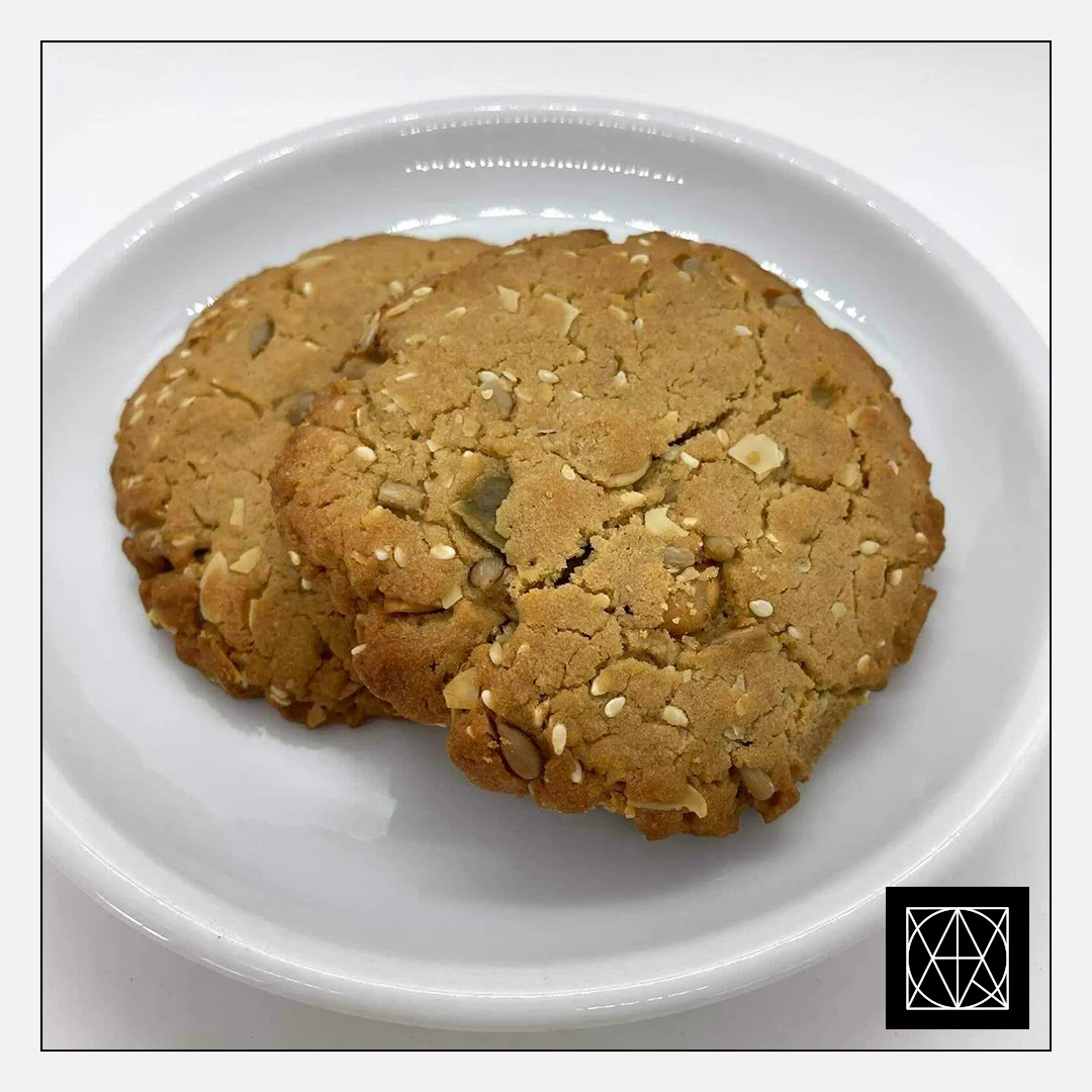 Sveikuoliški sausainiai su chalva, saulėgrąžomis ir riešutais (2 vnt.)