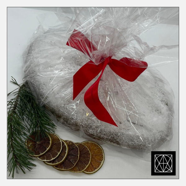 Brandintas kalėdinis pyragas su varške ir džiovintais vaisiais (1 kg)