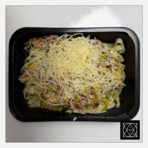 Tagliatelle Carbonara – makaronai su vytinta šonine „pancetta“, pekorinu, parmezanu ir saldžios grietinėlės padažu