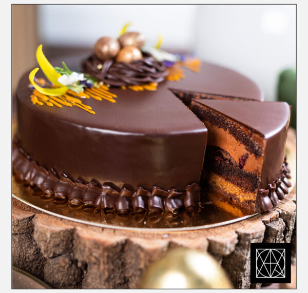 Karališkas juodojo šokolado tortas su vyšniomis