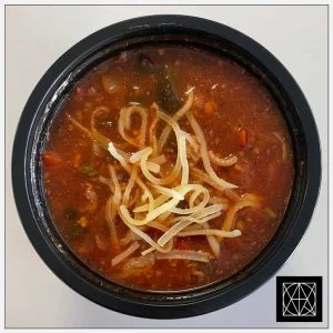Jautienos „Chilli con carne“, skaninta parmezano sūriu