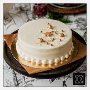 Baltojo šokolado tortas su pistacijomis ir aviečių confit