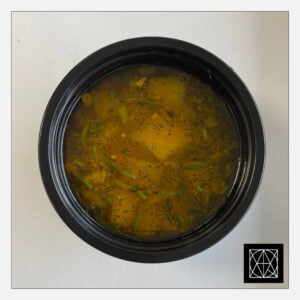 Šviežių kopūstų sriuba, paskaninta svieste keptomis morkytėmis