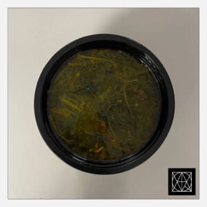 Špinatų sriuba, gardinta svieste keptomis morkomis