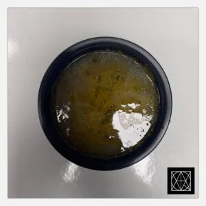 Raugintų kopūstų sriuba, paskaninta svieste keptomis morkomis