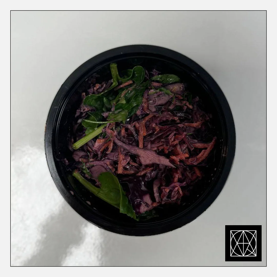 „Coleslaw“ salotos, gardintos špinatais ir naminiu majonezu