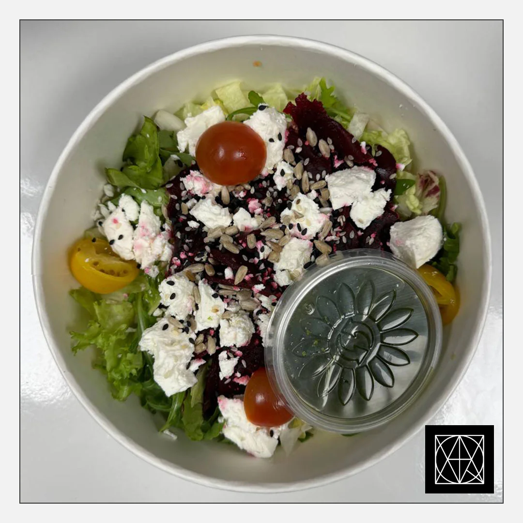 Burokėlių karpačio su ožkos sūriu ir žaliuoju pesto padažu