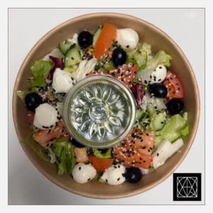 Itališkos „Caprese“ salotos, su pomidorais, mini mocarela ir balzaminio acto padažu