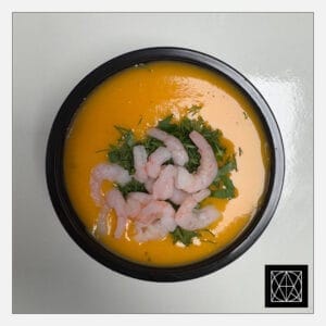 Trinta moliūgų sriuba, skaninta mini krevetėmis