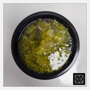 Brokolių ir kalafiorų sriuba, gardinta svieste keptomis morkomis