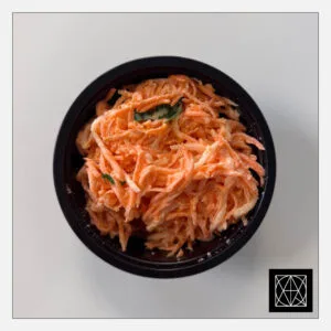 Morkų salotos, gardintos baltaisiais ridikais